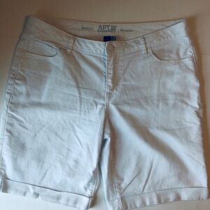 Apt. 9 Women's White Bermuda Shorts Size 14